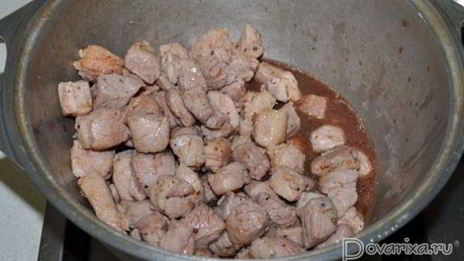 гуляш из свинины с вином