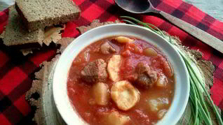 Гуляш по-венгерски с клецками