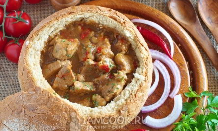 Рецепт гуляш в хлебе по-чешски