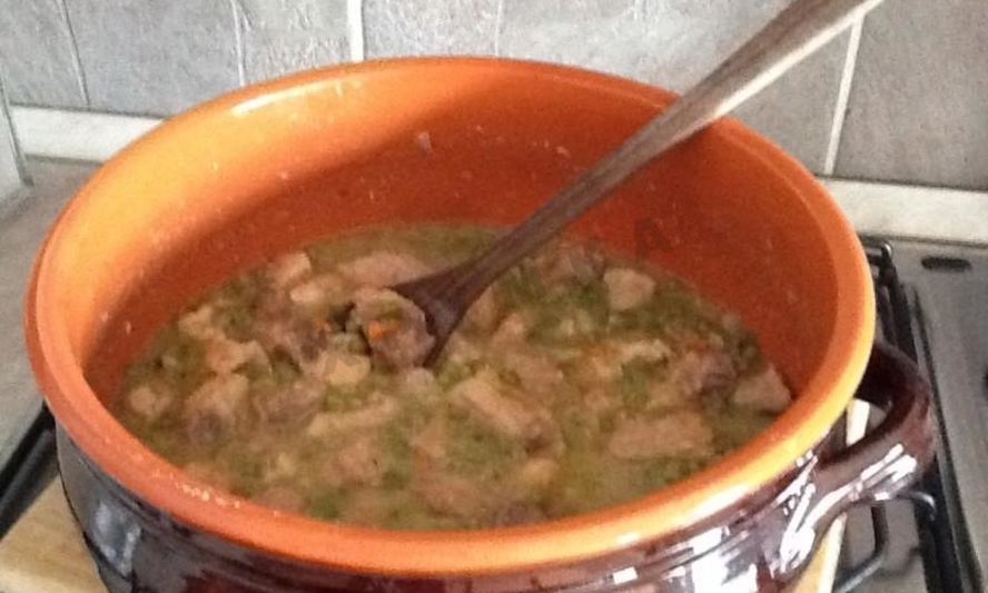 Рецепт спеццатино — итальянский гуляш с зеленым горошком