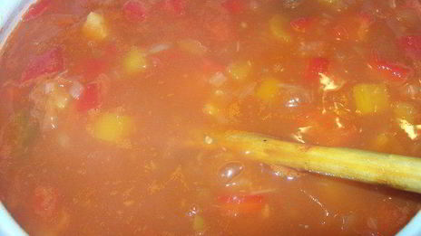 суп-гуляш с чесночными клецками