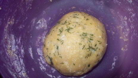 суп-гуляш с чесночными клецками