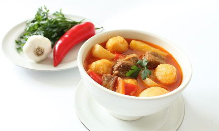 Рецепт суп-гуляш с сырными клецками