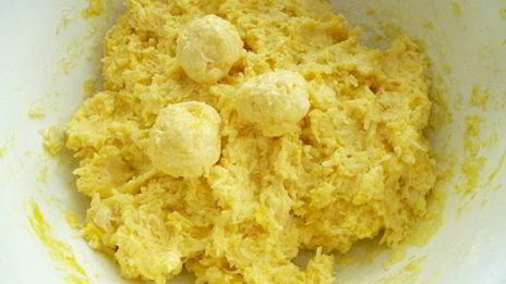 суп-гуляш с сырными клецками