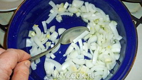 свиной гуляш с китайской редькой