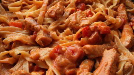 тальятелле с гуляшом из индейки