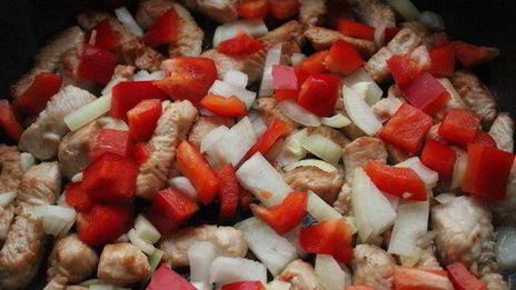 тальятелле с гуляшом из индейки