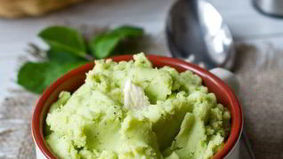 Картофельное пюре с горошком и мятой