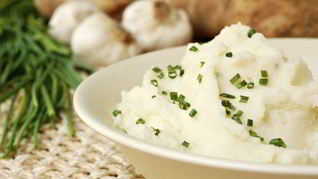 Картофельное пюре с репой и чесноком