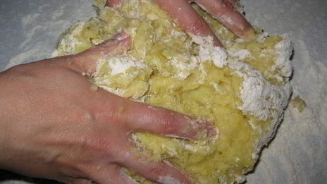 картофельные ньокки с соусом из помидоров