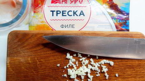 китайская рисовая лапша с имбирной рыбой