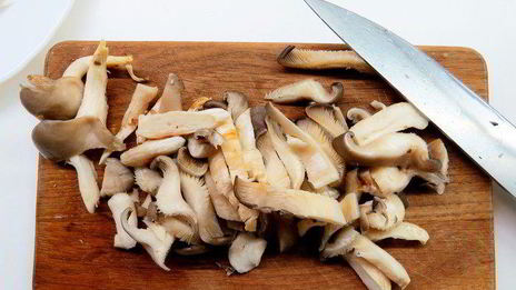 китайская рисовая лапша с имбирной рыбой