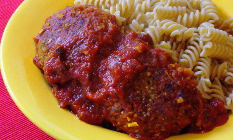 Рецепт гречневые котлетки в минутном томатном соусе с цельнозерновыми фузилли