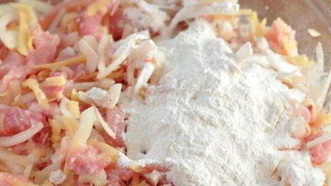 картофельно-свиные котлеты