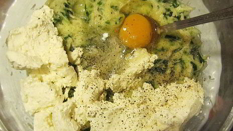 картофельные котлетки с творогом и шпинатом