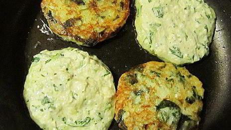 картофельные котлетки с творогом и шпинатом