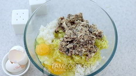 котлеты из консервов сардины с рисом и картошкой