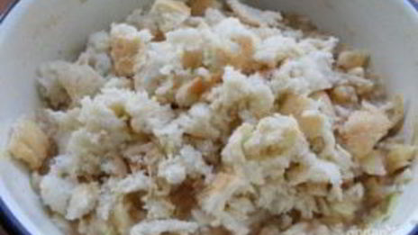 котлеты из куриного фарша с капустой, тушенные в томате