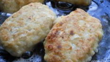 котлеты из куриного фарша с капустой, тушенные в томате