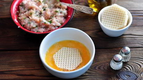 котлеты в вафельных коржах