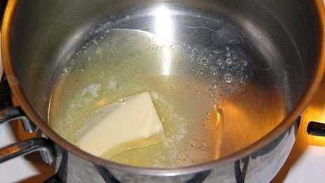 котлеты, запеченные в помидорах, под соусом бешамель