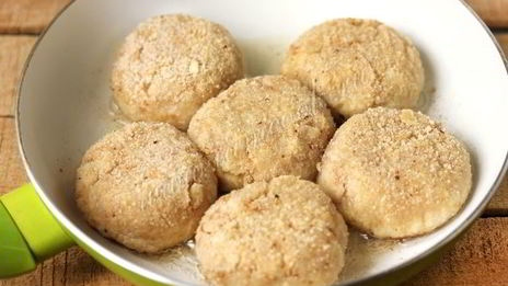 куриные котлеты с маслом