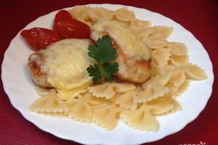 Куриные котлеты в сырной шубе