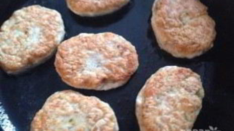 куриные котлеты в сырной шубе