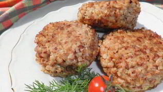 Постные гречневые котлеты с морковью и грибами