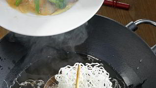 Лапша с брокколи и белыми грибами