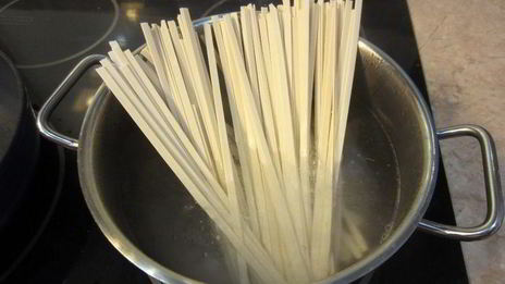 лапша с куриной грудкой по-китайски