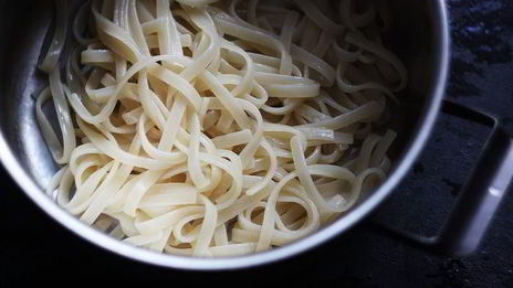 лапша со сливочно-грибным соусом