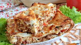 Лазанья из лаваша с фаршем и сметанным соусом