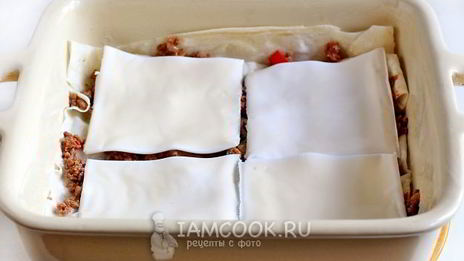 лазанья из лаваша с фаршем и сметанным соусом