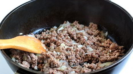 лазанья из лаваша с фаршем и сметанным соусом