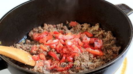 лазанья из лаваша с фаршем и сметанным соусом