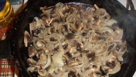 лазанья с фаршем, баклажанами и грибами