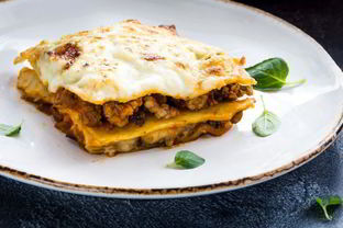 Лазанья с грибами, овощами и мясом