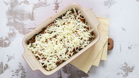 лазанья с грибами, овощами и мясом