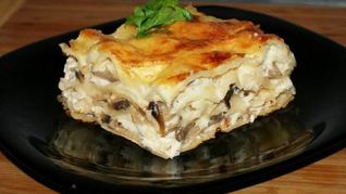 Лазанья с тушеной в вине курицей