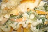 Лазанья со шпинатом, шампиньонами и белым соусом