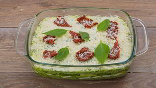 Овощная лазанья из цукини с рикоттой и соусом песто