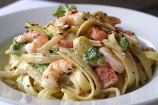 Быстрая паста с креветками в чесночном соусе