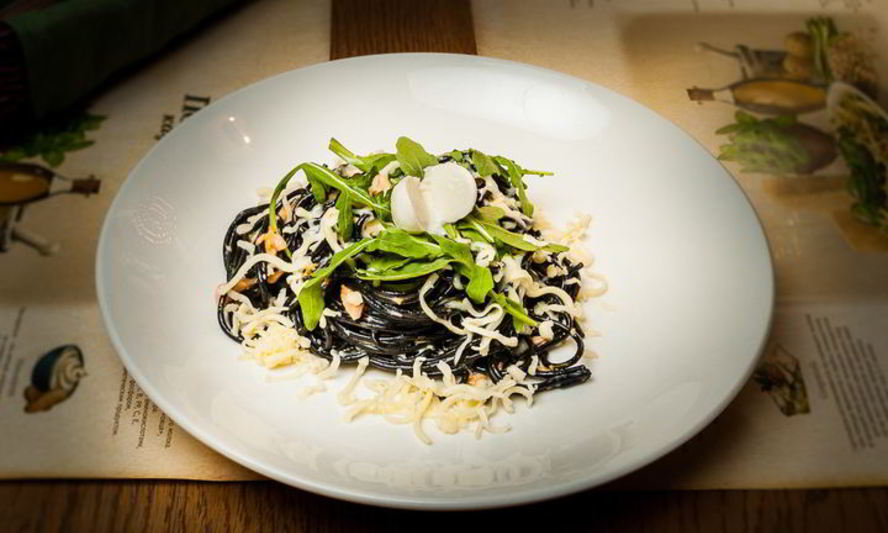 Рецепт черные спагетти с лососем