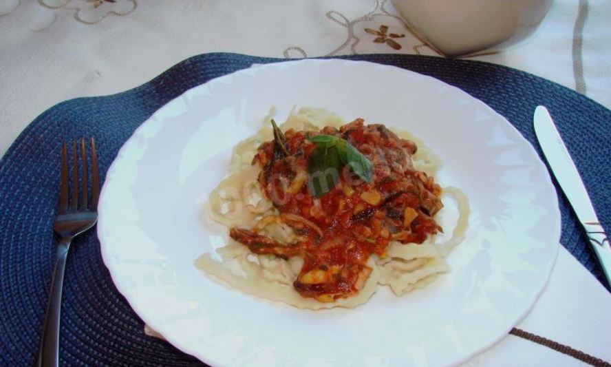 Рецепт домашняя паста с морепродуктами в томатном соусе