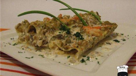 каннеллони с грибами и креветками под пикантным соусом