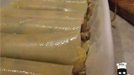 каннеллони с грибами и креветками под пикантным соусом