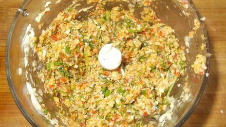 конкильони, фаршированные овощами и сыром