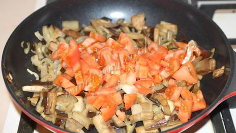 макароны с баклажанами и помидорами