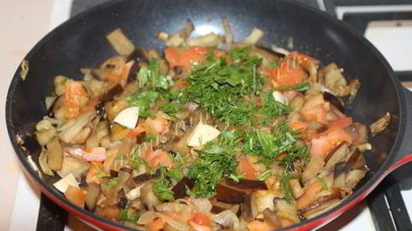 макароны с баклажанами и помидорами